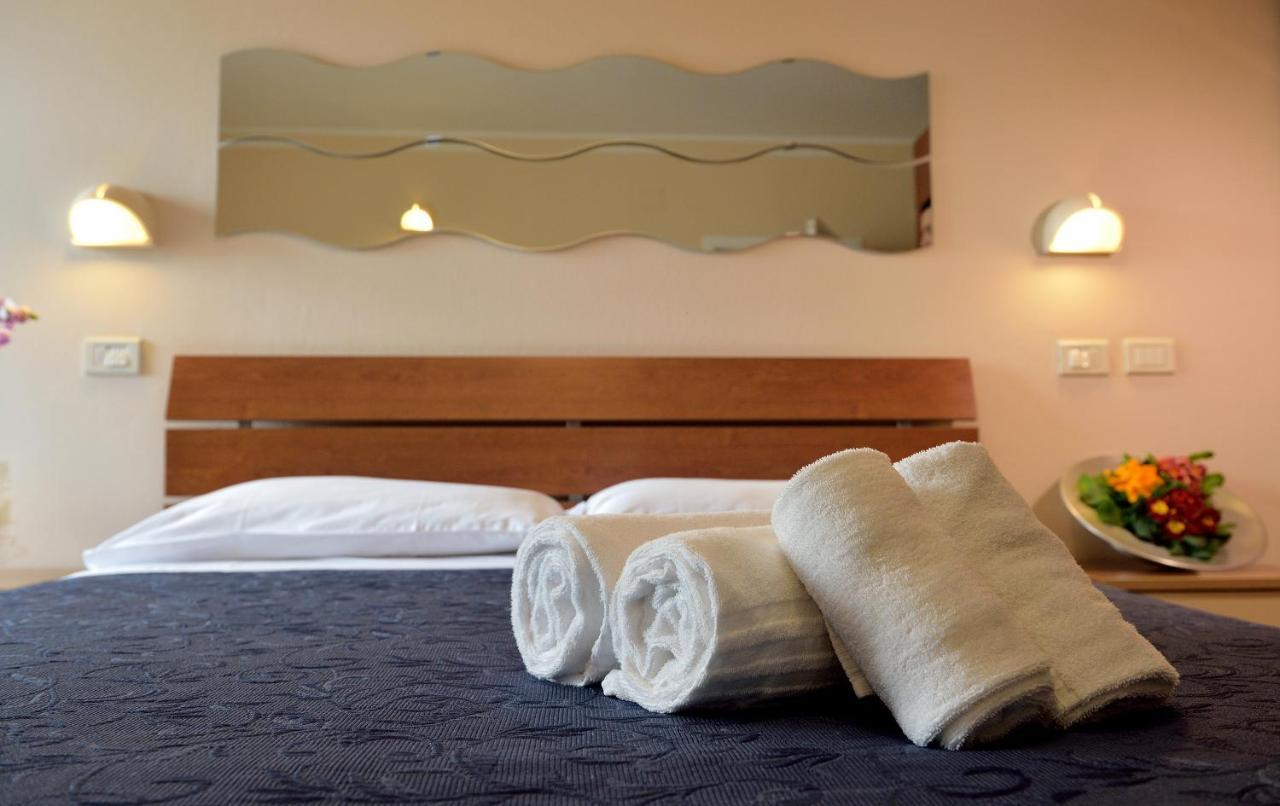 Hotel Oltremar B&B Cattolica Luaran gambar