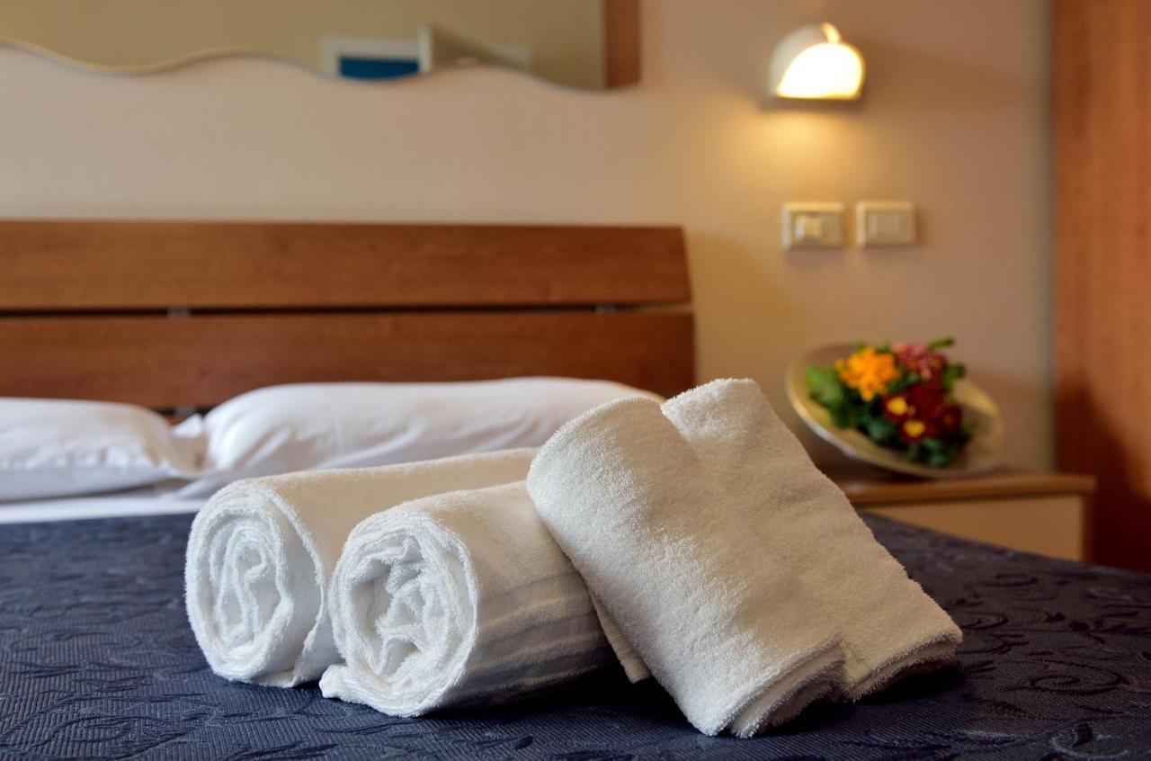 Hotel Oltremar B&B Cattolica Luaran gambar