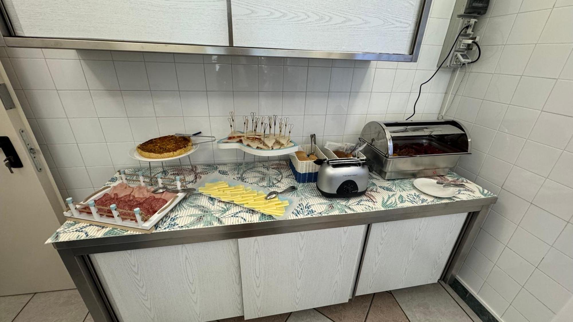 Hotel Oltremar B&B Cattolica Luaran gambar